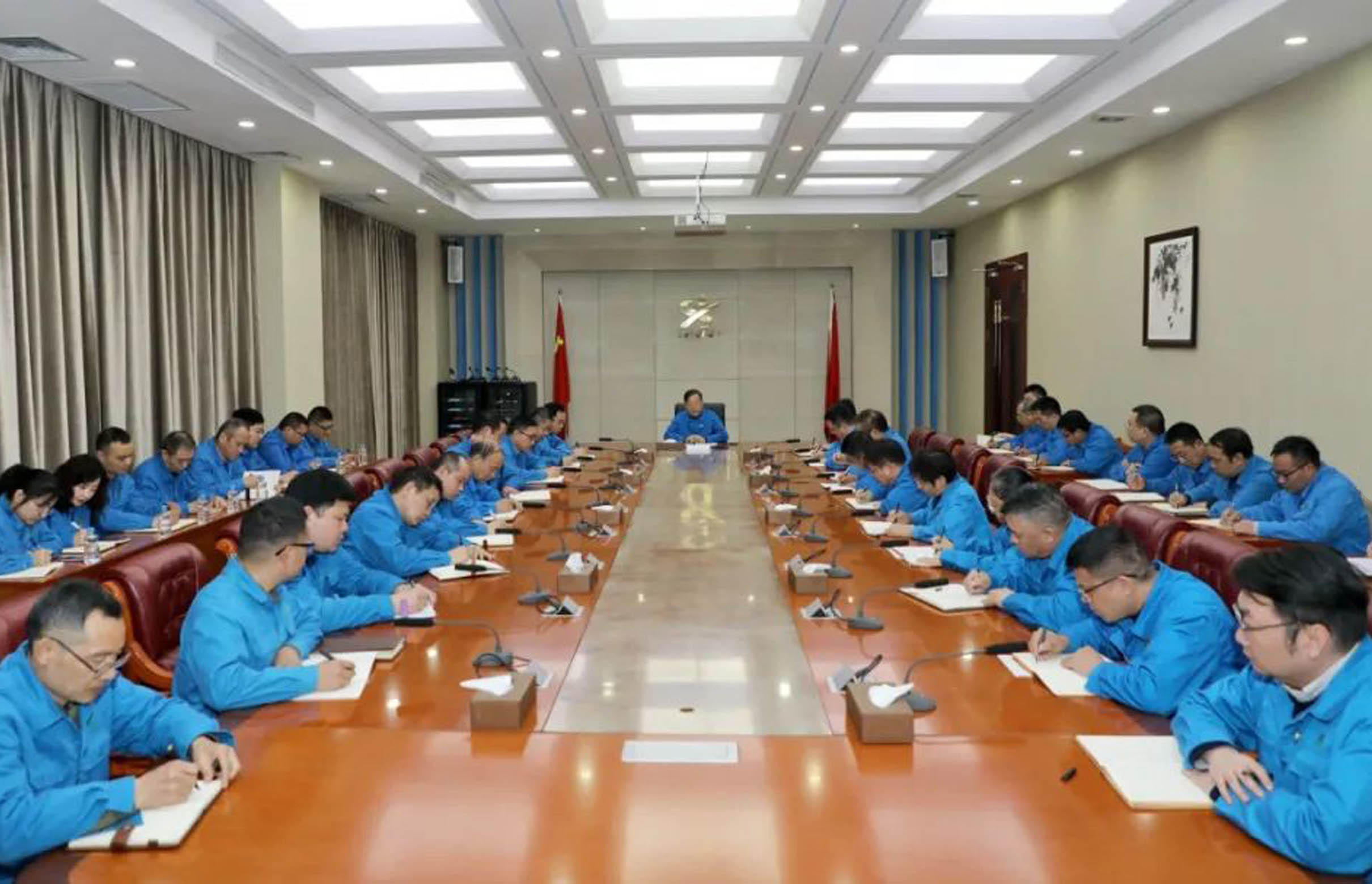 学习民营企业座谈会精神——万搏线上平台-万搏一站式服务官网集团：发挥装备能力强、制造能力强、创新能力强的优势，坚守主业、做强实业。