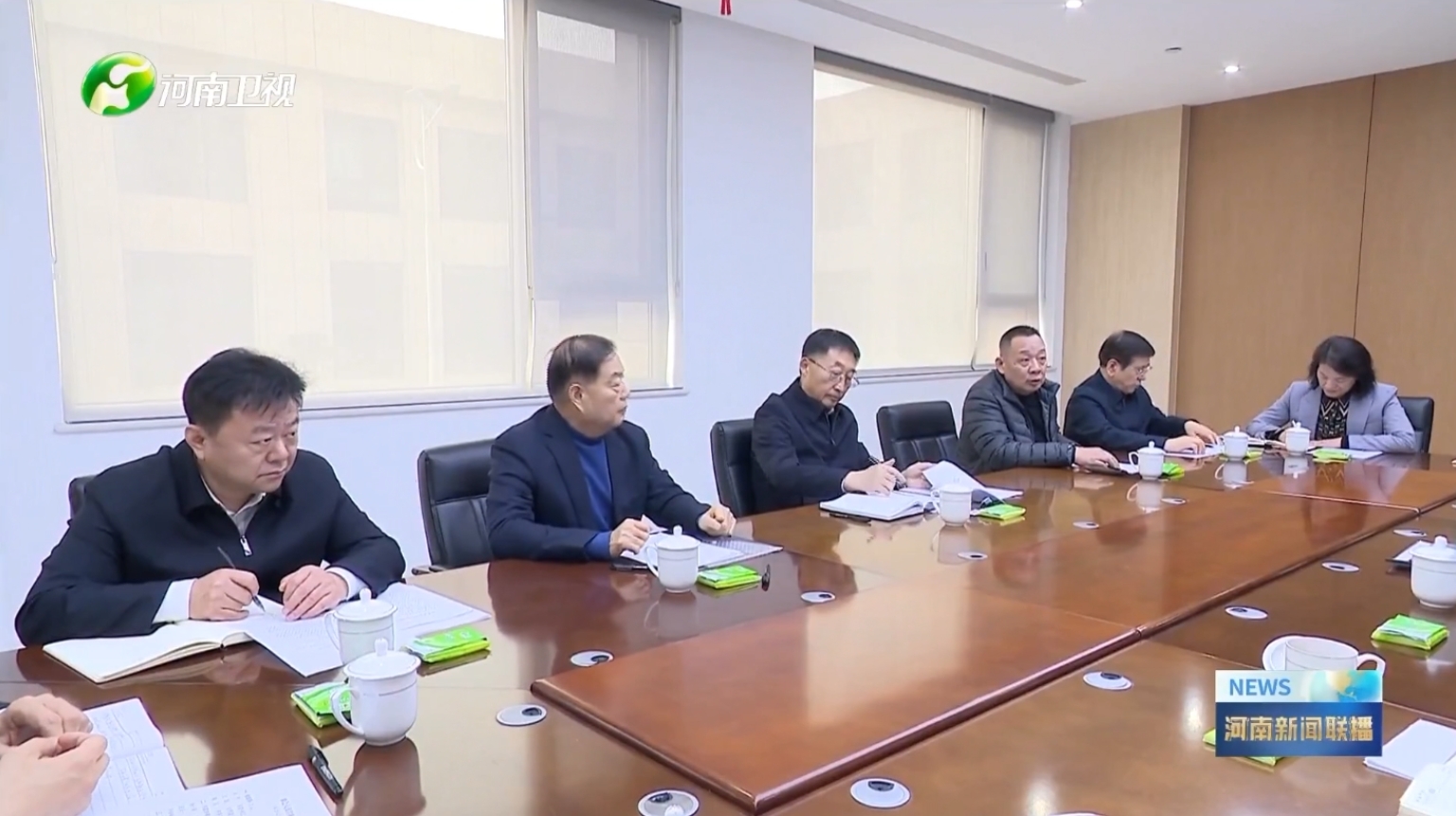 河南卫视新闻联播报道万搏线上平台-万搏一站式服务官网集团党委书记、创始人楚金甫参加省委书记刘宁在许昌召开的民营企业座谈会